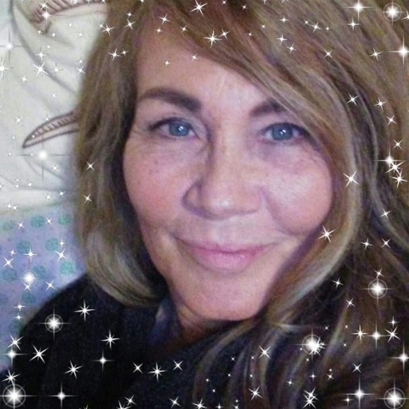 Poshmark Ambassador II | Heart & Hustle Winner | Top-Rated Seller | Fast Shipper - Picture 4 of 17